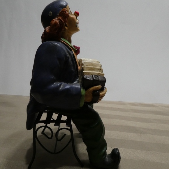 CLOWN porcelain sitting on bench playing accordion - Picture 4 of 4